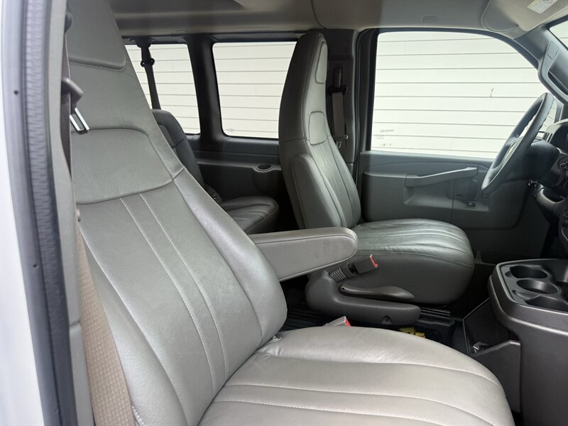 2018 Chevrolet Express LS 3500 - Photo 18 - Nashville, TN 37210