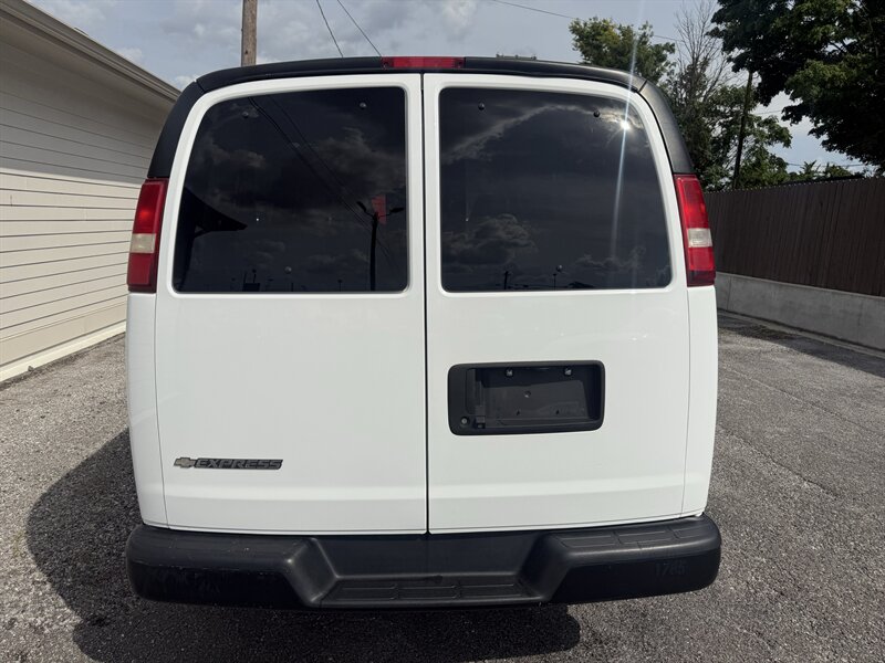2018 Chevrolet Express LS 3500 - Photo 26 - Nashville, TN 37210