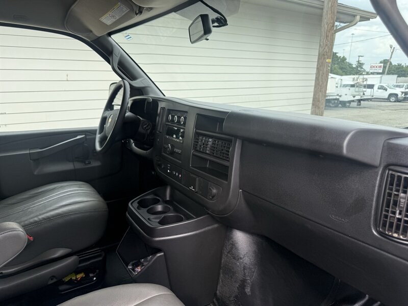2018 Chevrolet Express LS 3500 - Photo 21 - Nashville, TN 37210