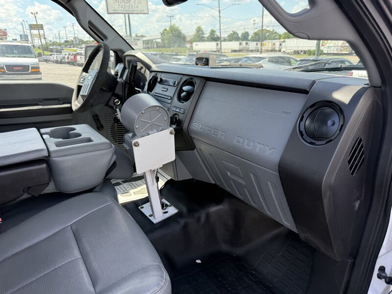 2016 Ford F-550 XL ALTEC BUCKET TRUCK - Photo 33 - Nashville, TN 37210