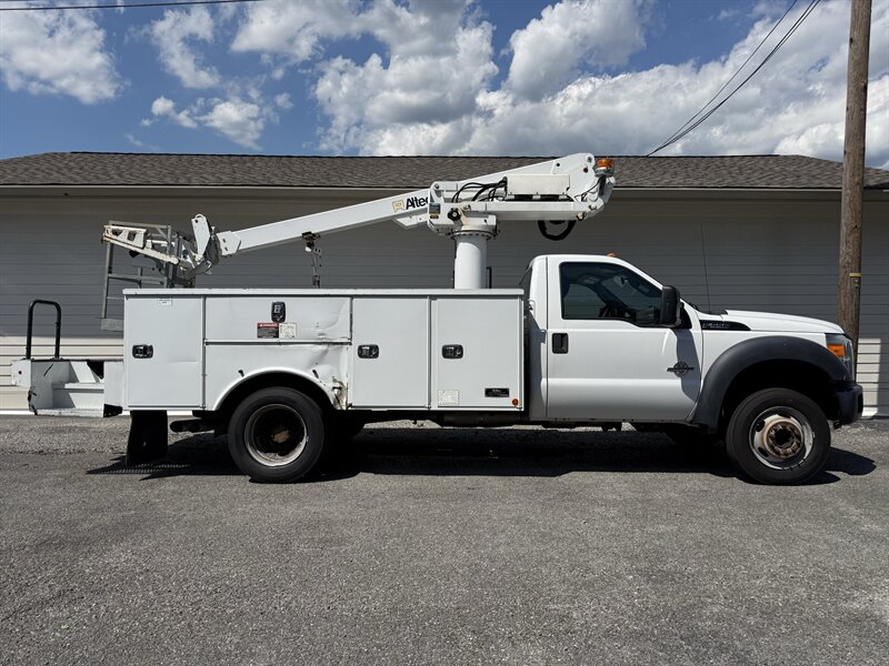 2016 Ford F-550 XL  ALTEC BUCKET TRUCK - Photo 1 - Nashville, TN 37210