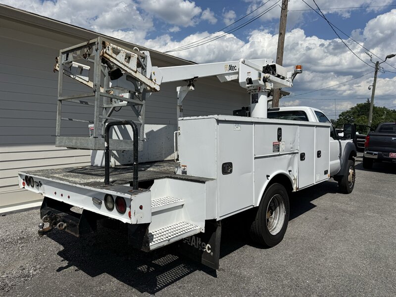 2016 Ford F-550 XL ALTEC BUCKET TRUCK - Photo 2 - Nashville, TN 37210