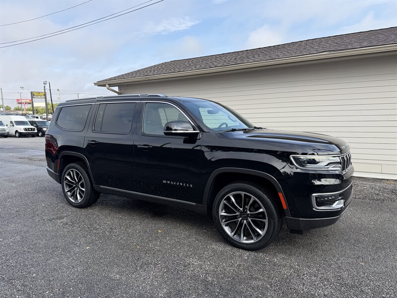 2022 Jeep Wagoneer Series III - Photo 2 - Nashville, TN 37210