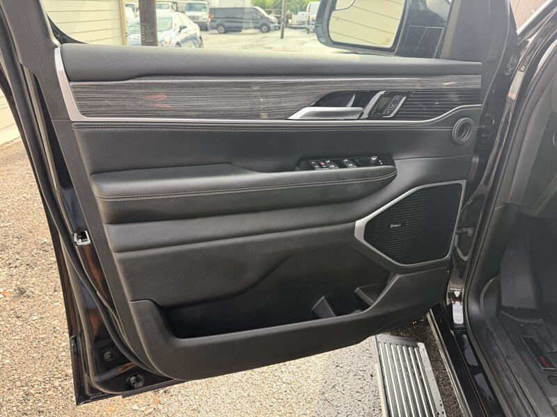 2022 Jeep Wagoneer Series III photo 15