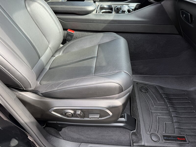 2022 Jeep Wagoneer Series III photo 33