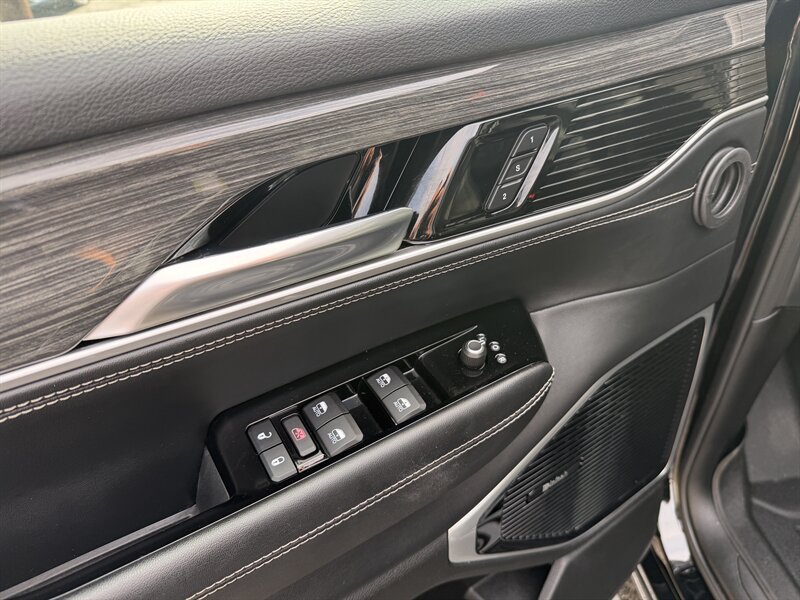 2022 Jeep Wagoneer Series III photo 16