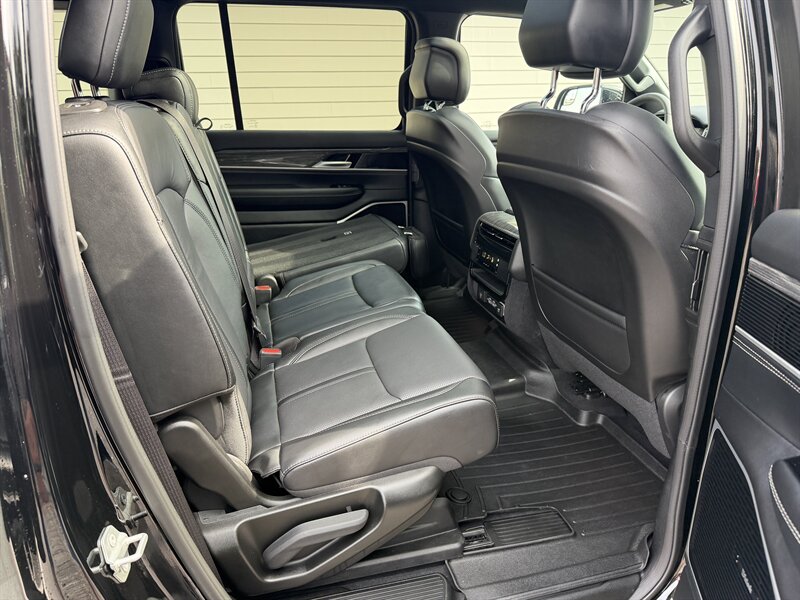 2022 Jeep Wagoneer Series III photo 31