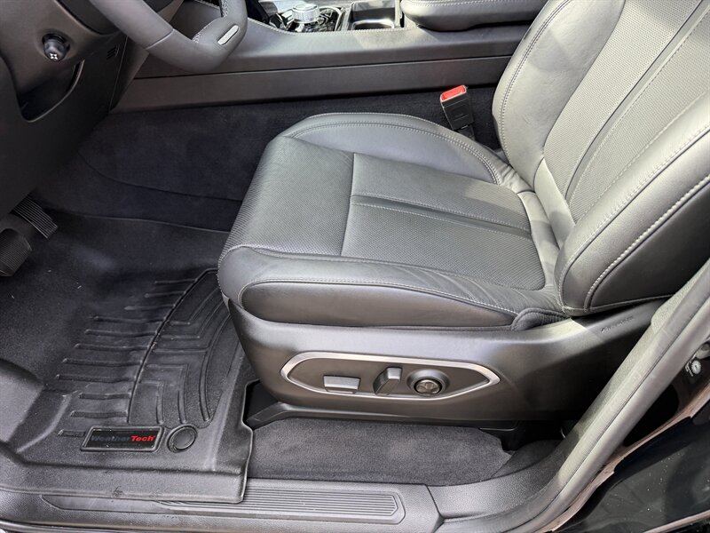 2022 Jeep Wagoneer Series III photo 19