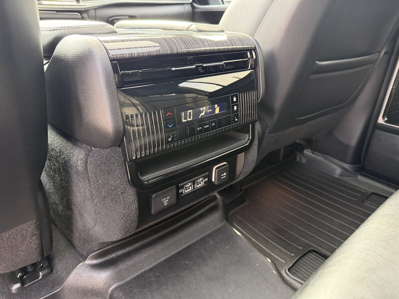 2022 Jeep Wagoneer Series III photo 25