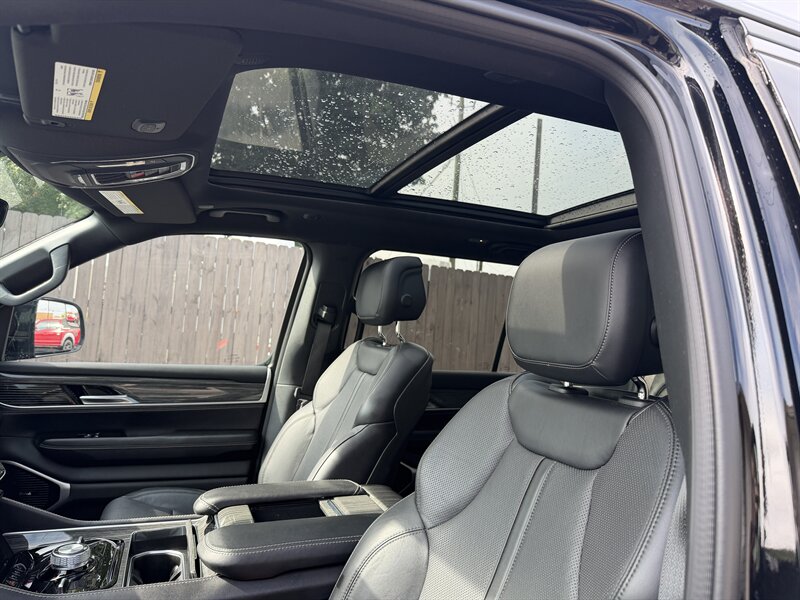 2022 Jeep Wagoneer Series III photo 21