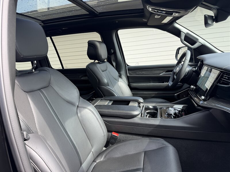 2022 Jeep Wagoneer Series III photo 34
