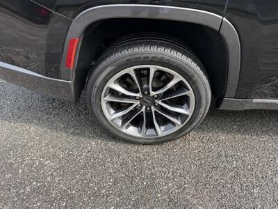 2022 Jeep Wagoneer Series III - Photo 11 - Nashville, TN 37210