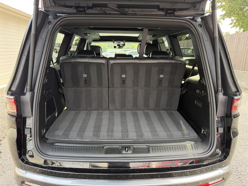 2022 Jeep Wagoneer Series III photo 28