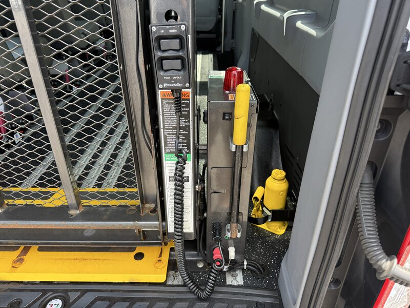 2019 Ford Transit 350 XL MOBILITY VAN - Photo 6 - Nashville, TN 37210