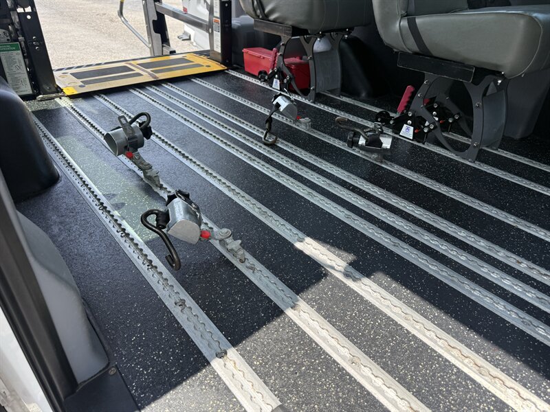 2019 Ford Transit 350 XL MOBILITY VAN - Photo 57 - Nashville, TN 37210