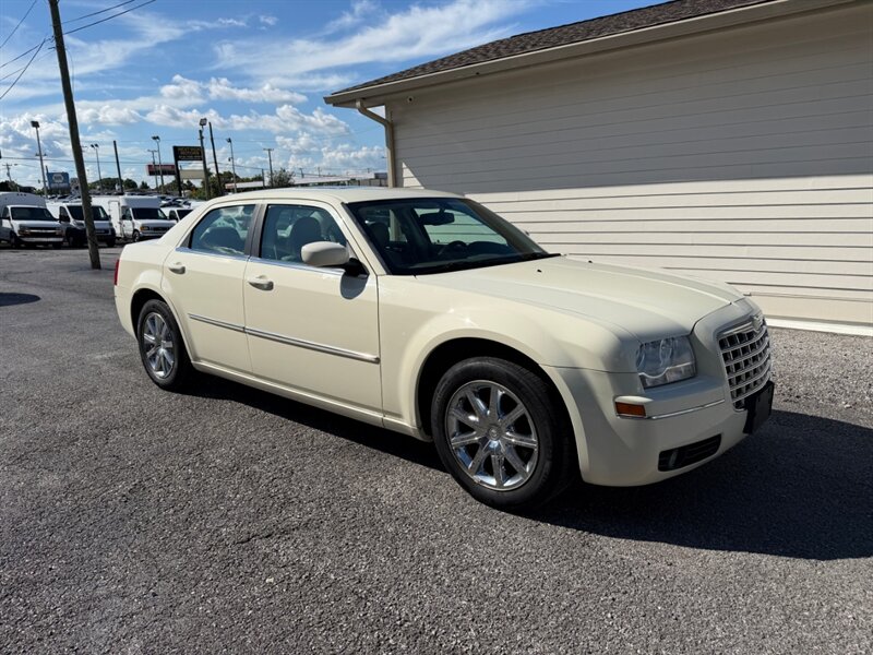 2009 Chrysler 300 Touring - Photo 3 - Nashville, TN 37210