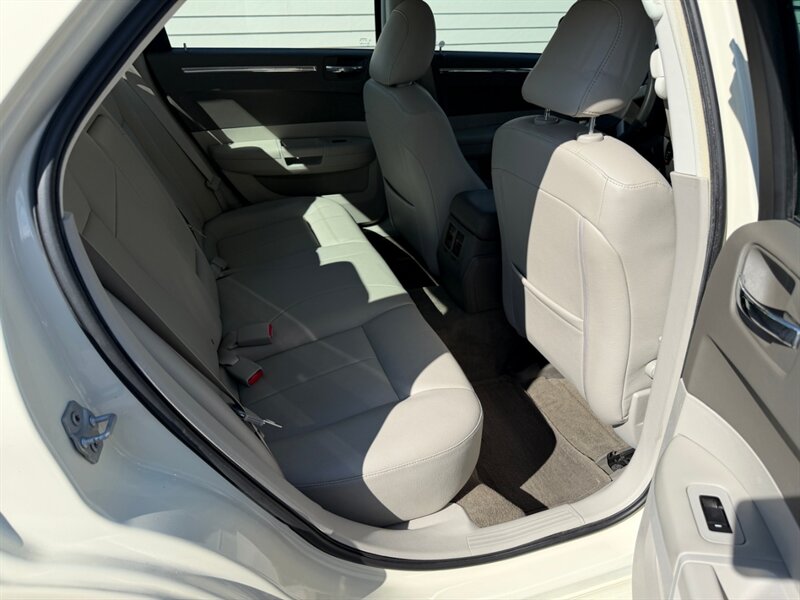 2009 Chrysler 300 Touring - Photo 25 - Nashville, TN 37210