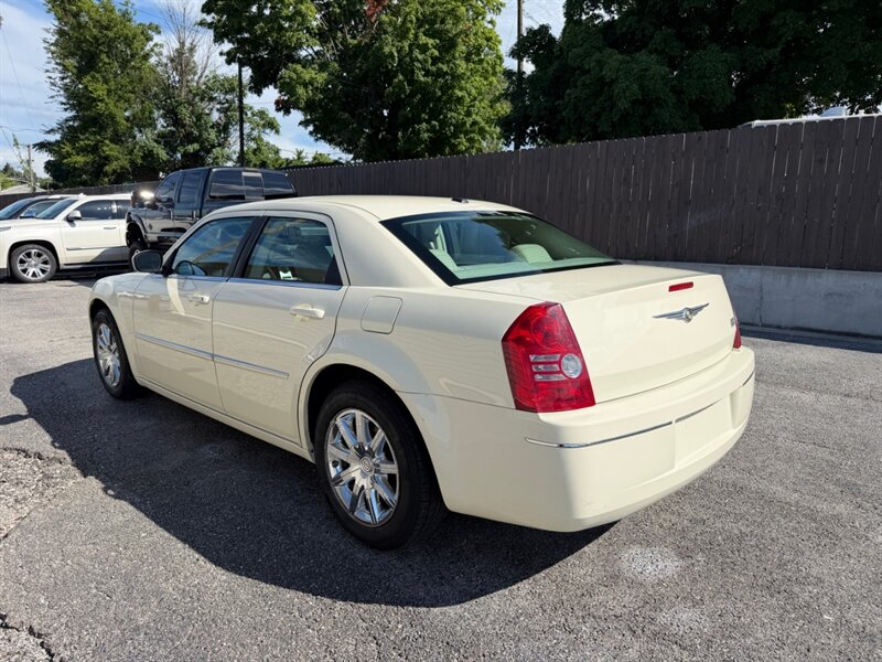 2009 Chrysler 300 Touring - Photo 9 - Nashville, TN 37210