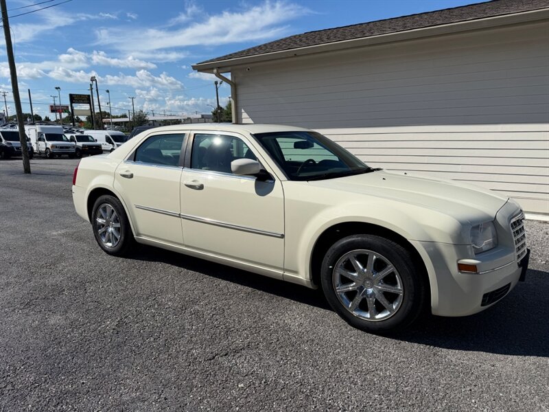 2009 Chrysler 300 Touring - Photo 2 - Nashville, TN 37210