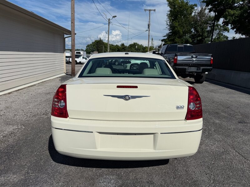 2009 Chrysler 300 Touring - Photo 10 - Nashville, TN 37210