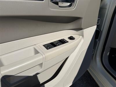 2009 Chrysler 300 Touring - Photo 17 - Nashville, TN 37210