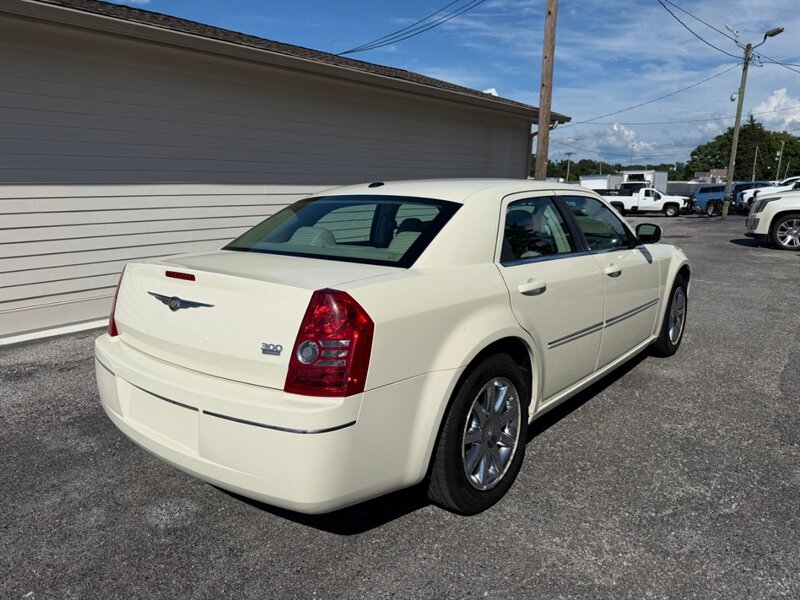 2009 Chrysler 300 Touring - Photo 11 - Nashville, TN 37210