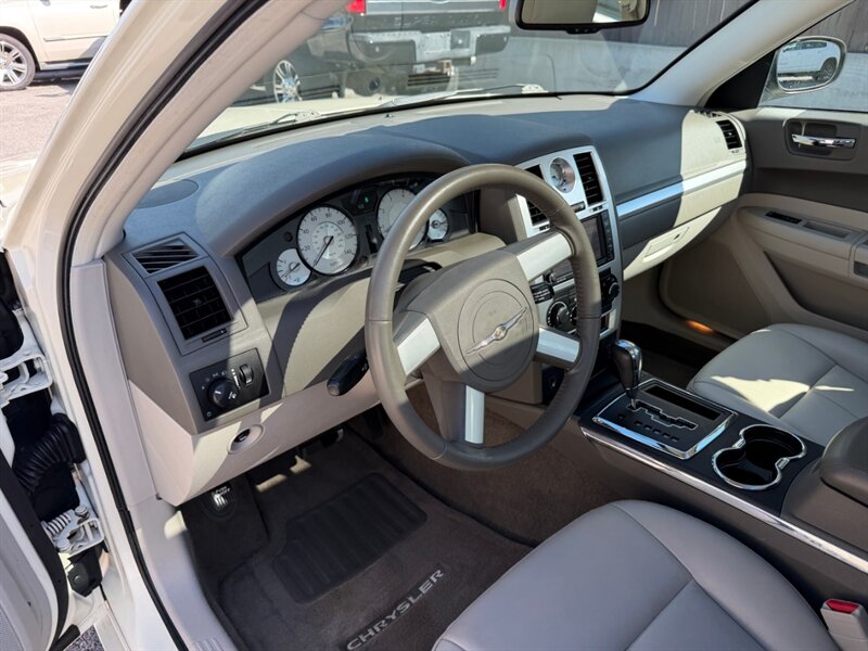 2009 Chrysler 300 Touring - Photo 22 - Nashville, TN 37210