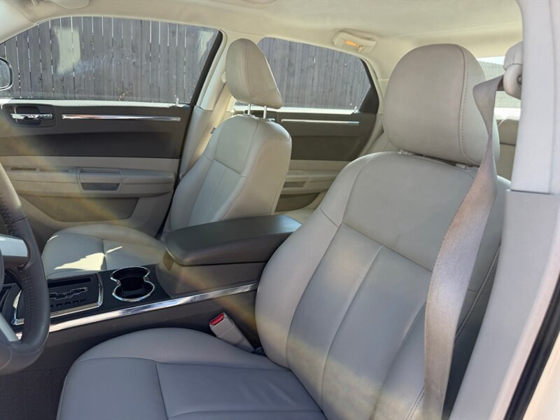 2009 Chrysler 300 Touring - Photo 20 - Nashville, TN 37210