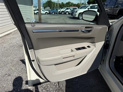 2009 Chrysler 300 Touring - Photo 16 - Nashville, TN 37210
