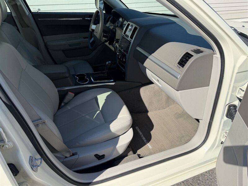 2009 Chrysler 300 Touring - Photo 26 - Nashville, TN 37210