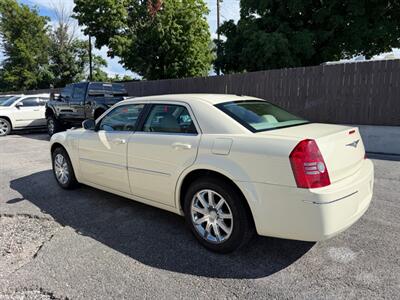 2009 Chrysler 300 Touring - Photo 8 - Nashville, TN 37210