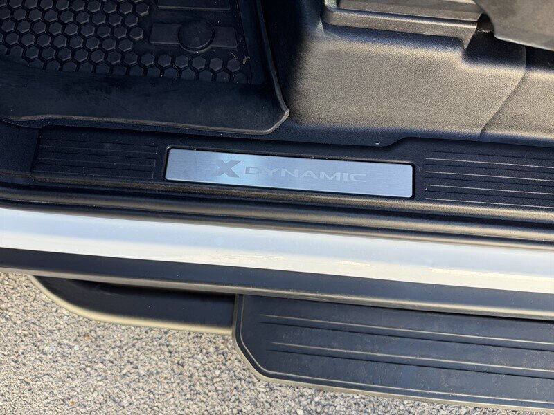 2023 Land Rover Defender 90 X-Dynamic SE   - Photo 20 - Nashville, TN 37210