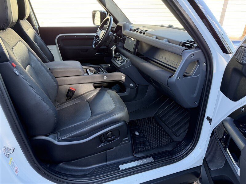 2023 Land Rover Defender 90 X-Dynamic SE   - Photo 31 - Nashville, TN 37210