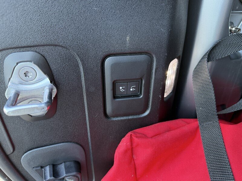 2023 Land Rover Defender 90 X-Dynamic SE   - Photo 29 - Nashville, TN 37210