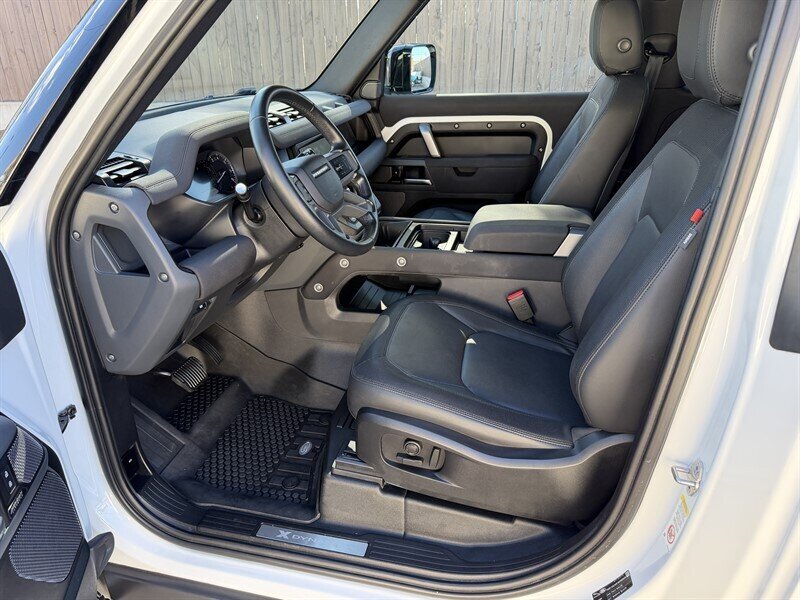 2023 Land Rover Defender 90 X-Dynamic SE   - Photo 18 - Nashville, TN 37210