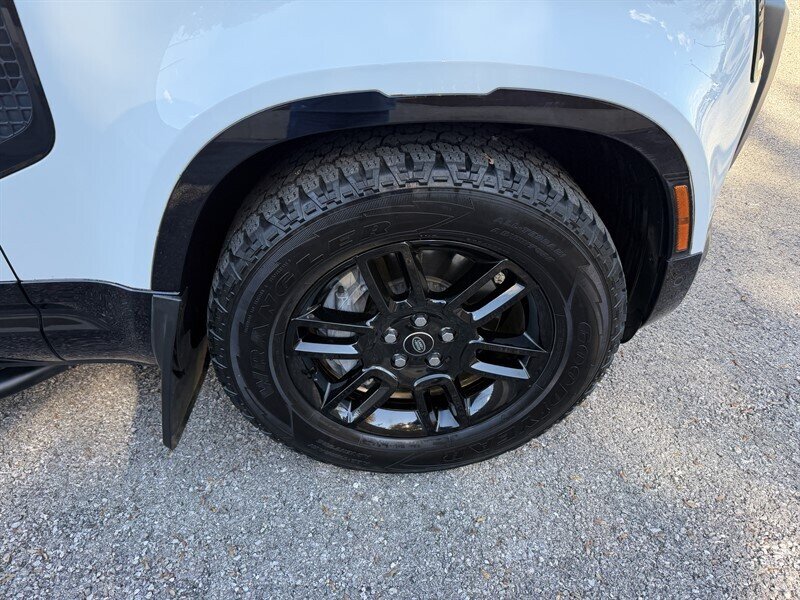 2023 Land Rover Defender 90 X-Dynamic SE   - Photo 11 - Nashville, TN 37210