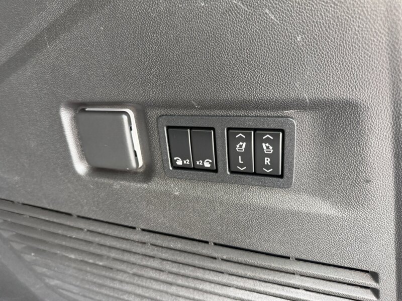 2022 Chevrolet Suburban Premier - Photo 31 - Nashville, TN 37210