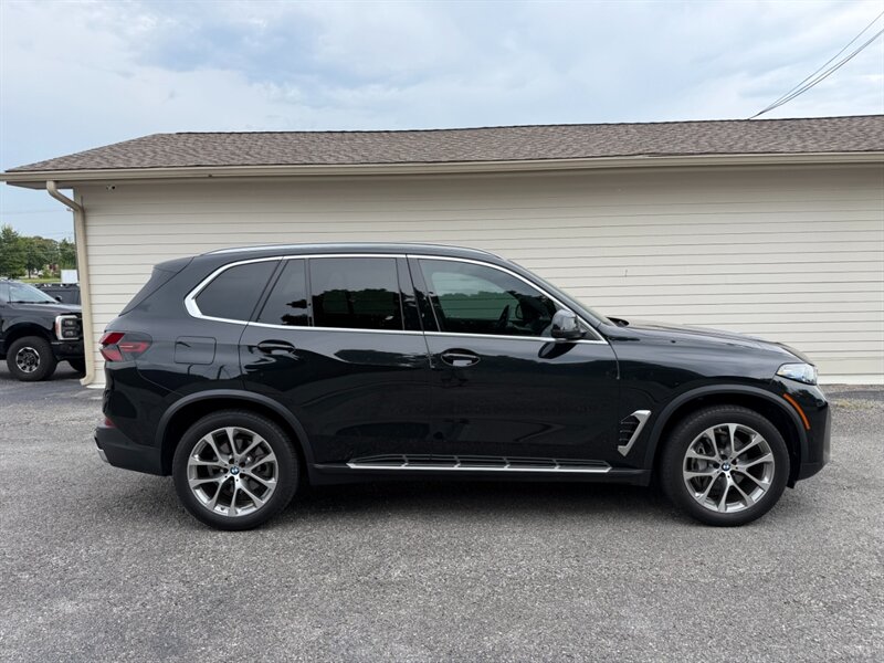 2025 BMW X5 sDrive40i   - Photo 1 - Nashville, TN 37210