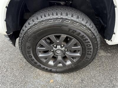 2022 Toyota Tacoma SR V6   - Photo 12 - Nashville, TN 37210