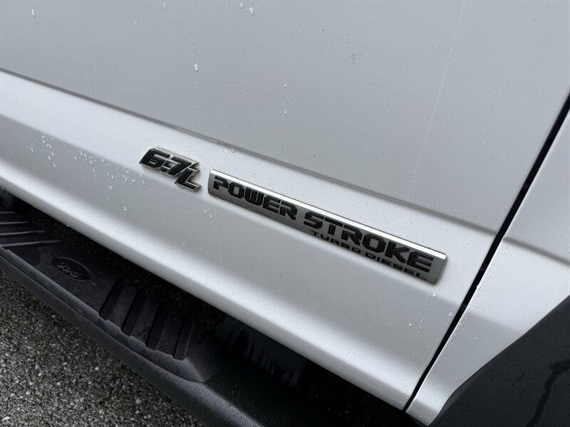 2021 Ford F-550 Super Duty XL ALTEC BUCKET TRUCK - Photo 8 - Nashville, TN 37210