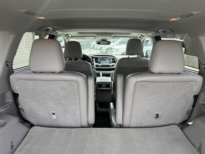 2017 Toyota Highlander XLE   - Photo 8 - Nashville, TN 37210