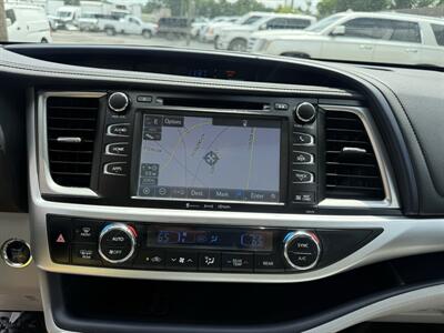 2017 Toyota Highlander XLE   - Photo 18 - Nashville, TN 37210