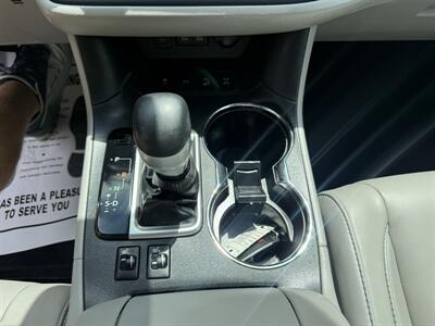 2017 Toyota Highlander XLE   - Photo 16 - Nashville, TN 37210