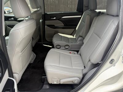 2017 Toyota Highlander XLE   - Photo 14 - Nashville, TN 37210