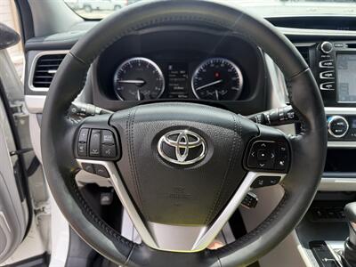 2017 Toyota Highlander XLE   - Photo 15 - Nashville, TN 37210