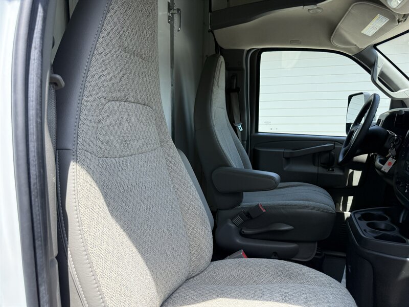 2023 GMC Savana 3500 - Photo 11 - Nashville, TN 37210