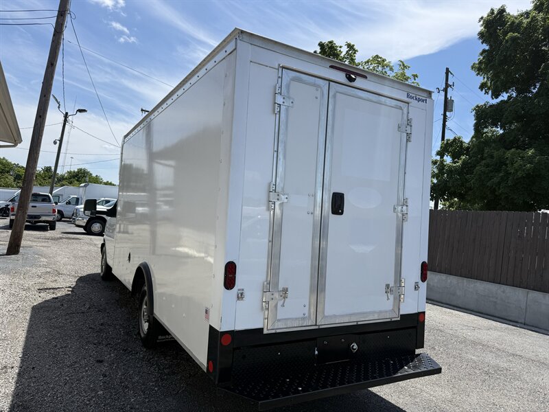 2023 GMC Savana 3500 - Photo 4 - Nashville, TN 37210