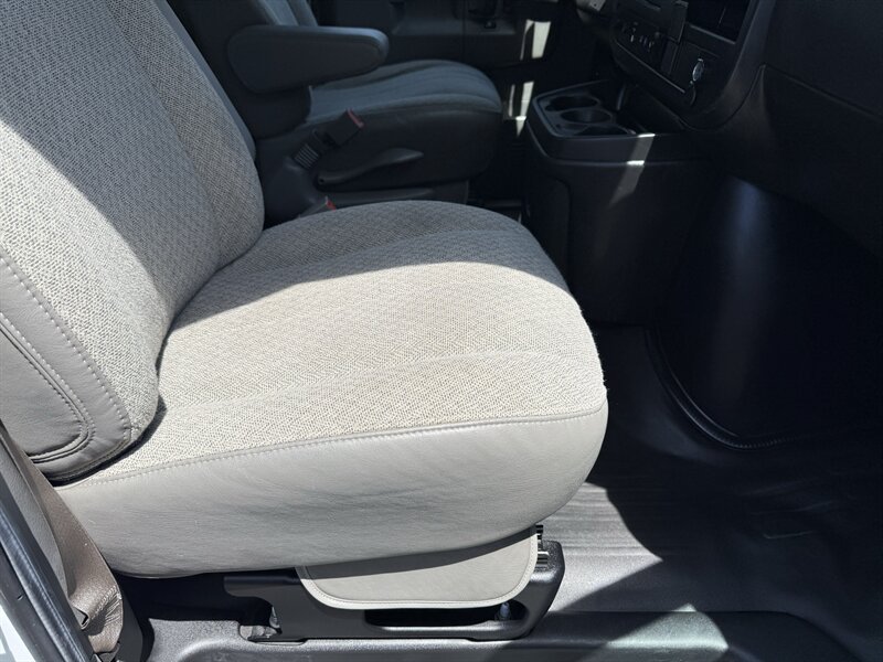 2023 GMC Savana 3500 - Photo 12 - Nashville, TN 37210