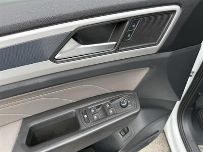 2023 Volkswagen Atlas Cross Sport V6 SEL R-Line Black 4Motion   - Photo 17 - Nashville, TN 37210