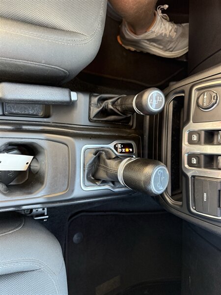 2018 Jeep Wrangler Sport S - Photo 2 - Nashville, TN 37210